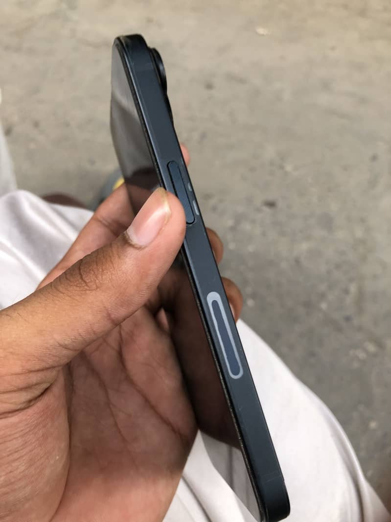 Apple iPhone 14 3