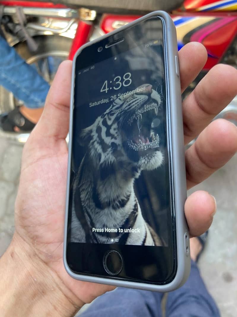 Apple iPhone 7 3