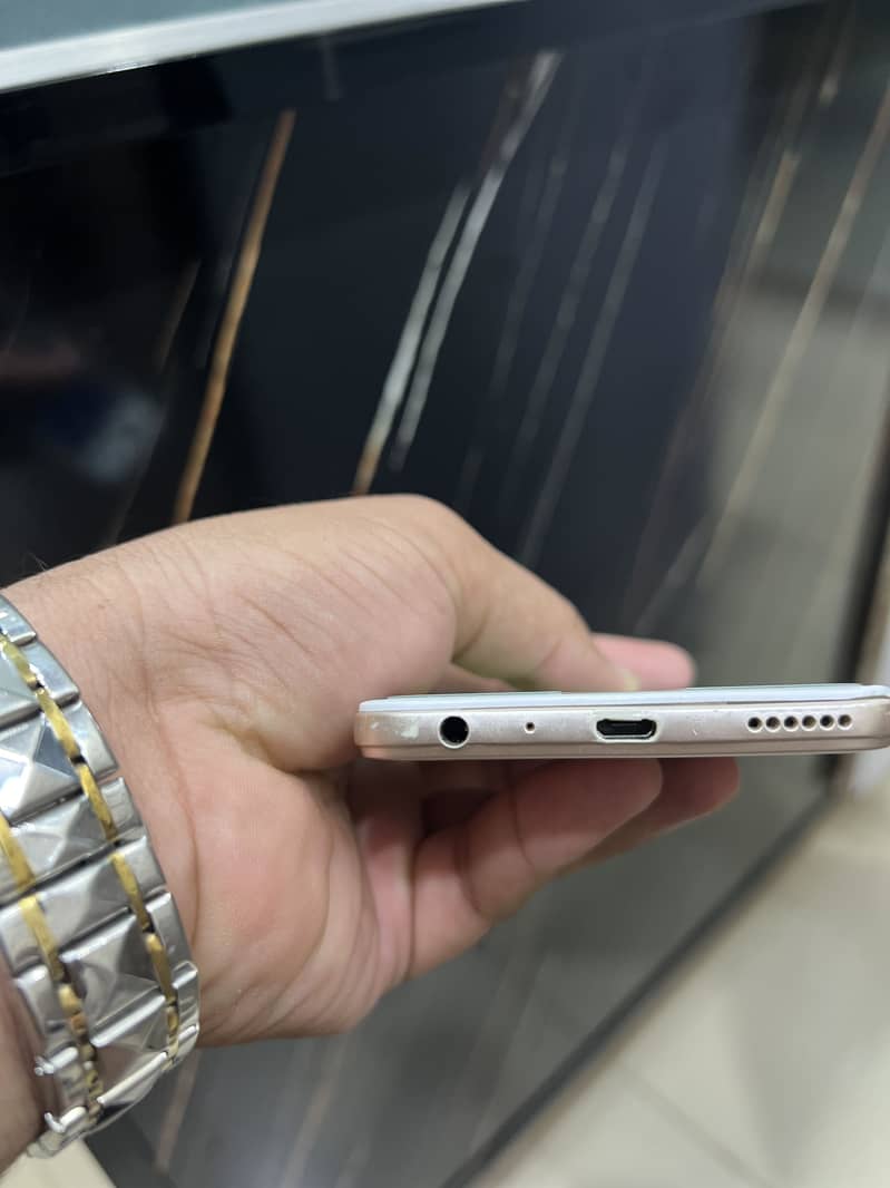 OPPO A57 1
