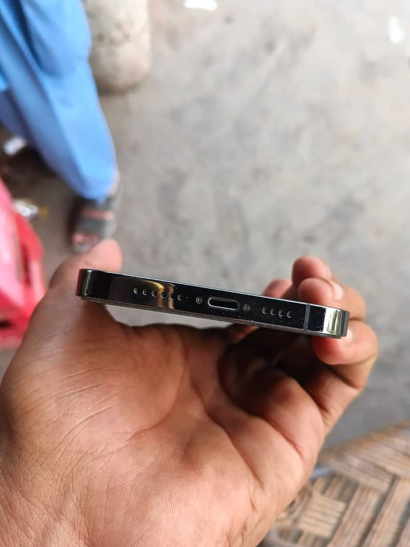 Apple iPhone 13 Pro Max 3