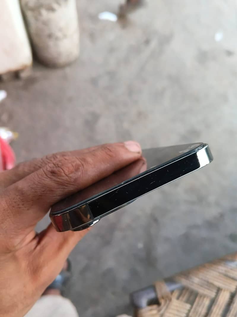 Apple iPhone 13 Pro Max 6