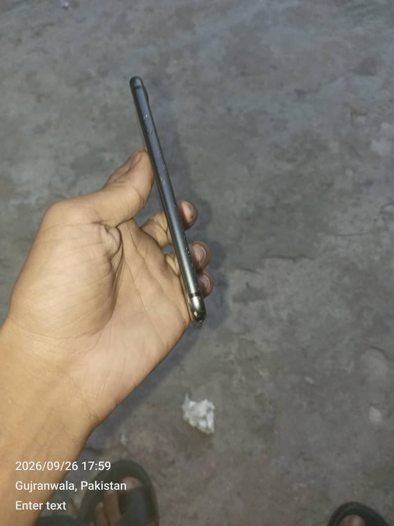Apple iPhone 8 1