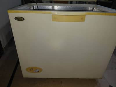 Waves, 7 years used, 1 door two compartments. . .