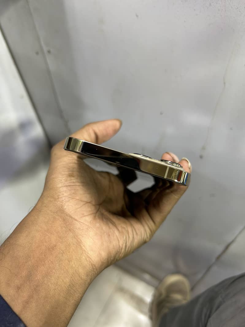 Apple iPhone 13 Pro Max 4