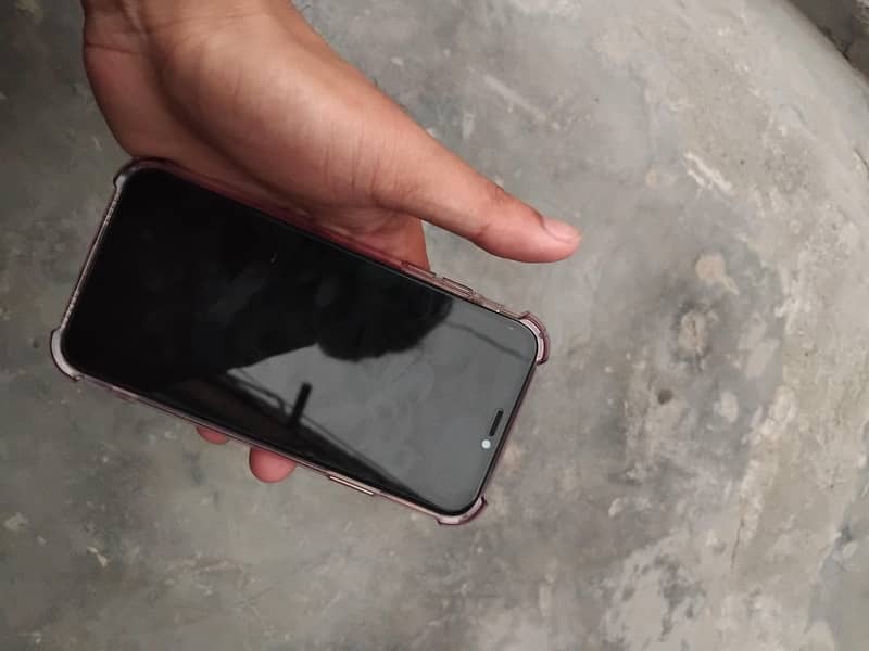 Apple iPhone X 4