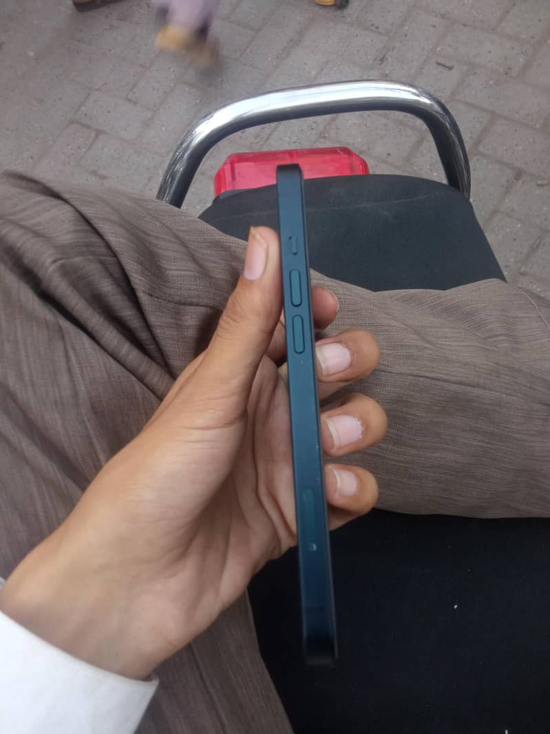 Apple iPhone 13 4