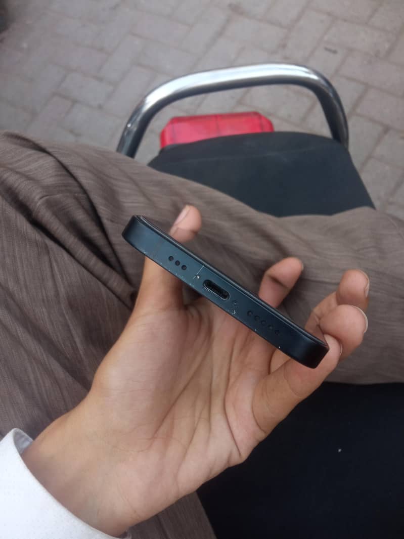 Apple iPhone 13 6