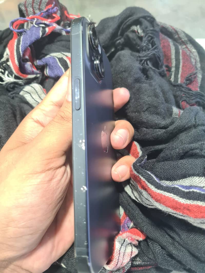 Apple iPhone 15 3