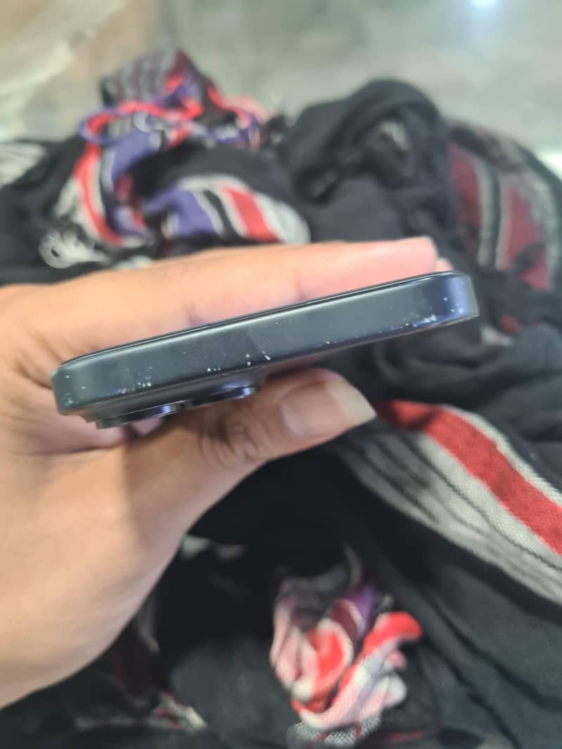 Apple iPhone 15 4