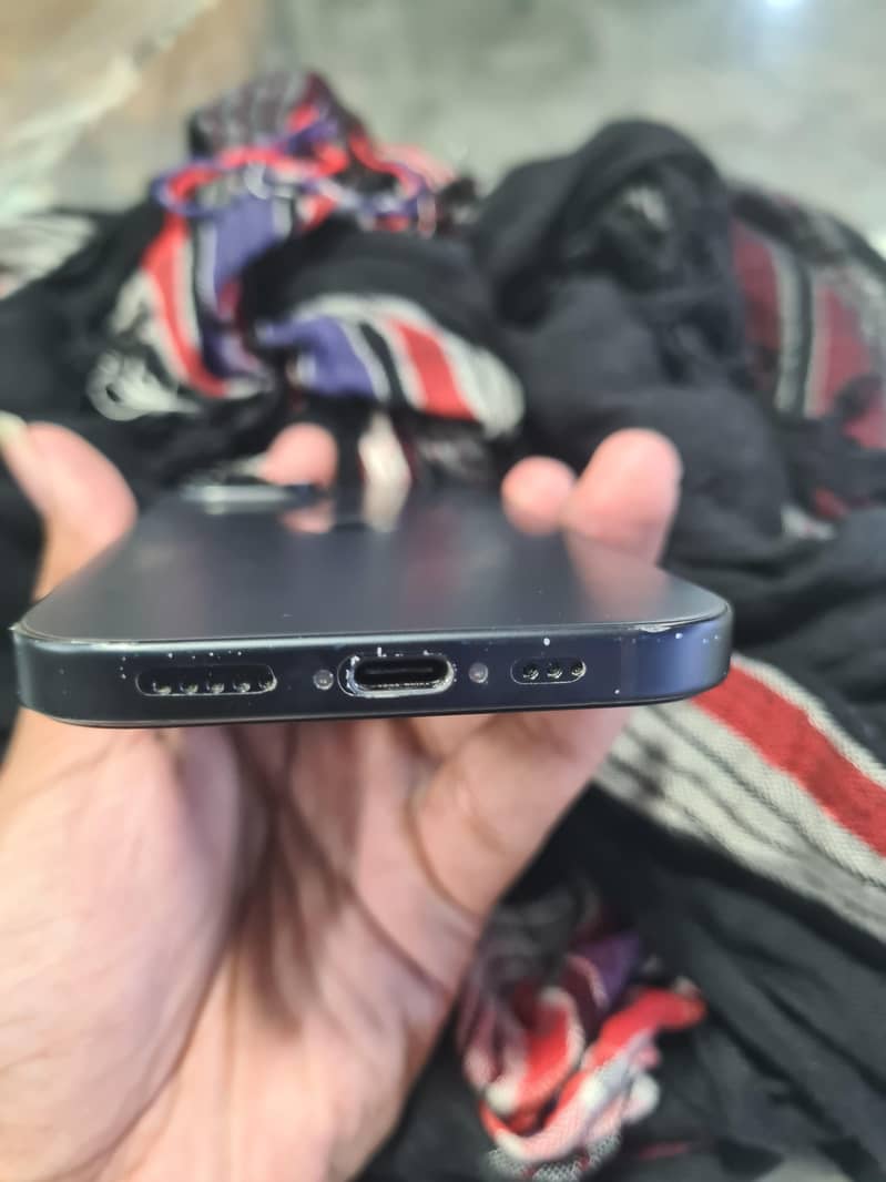 Apple iPhone 15 5