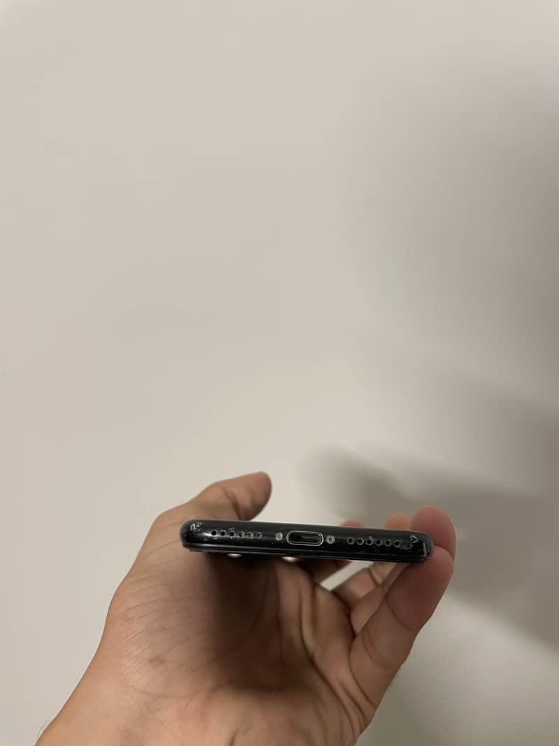 Apple iPhone 7 3