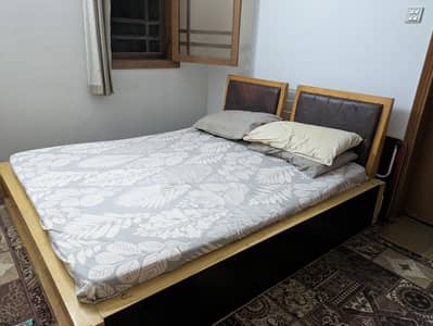 Queen size bed with mattress