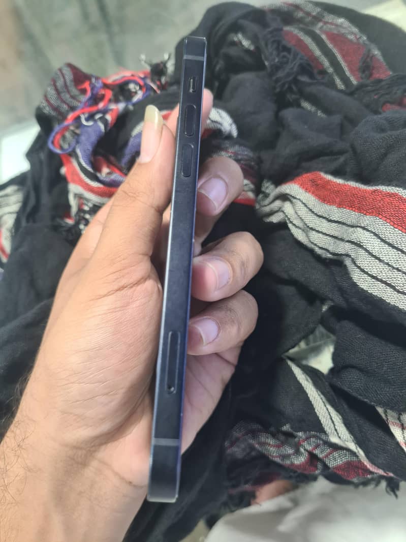 Apple iPhone 12 2