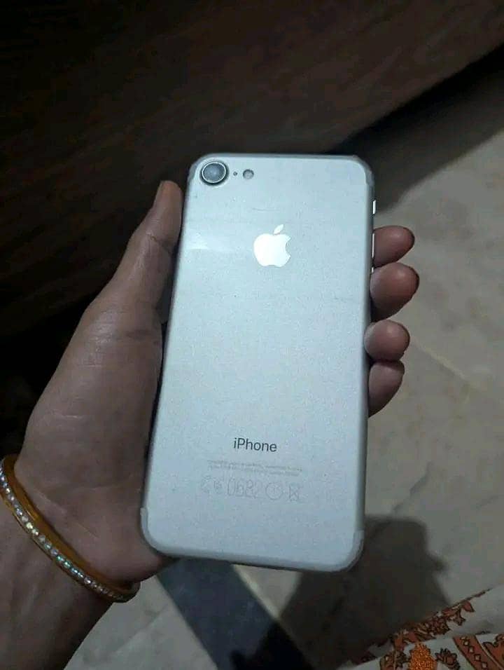 Apple iPhone 8 1