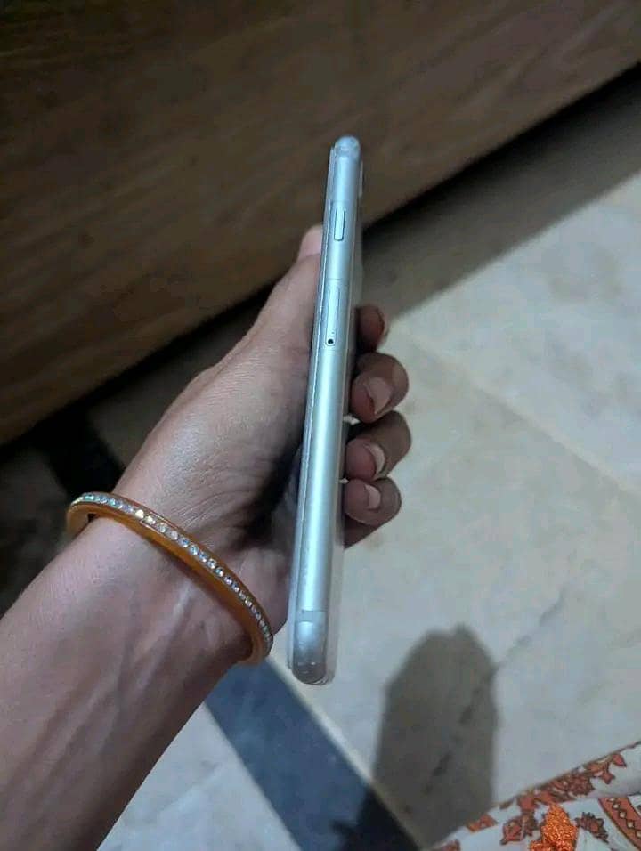 Apple iPhone 8 3