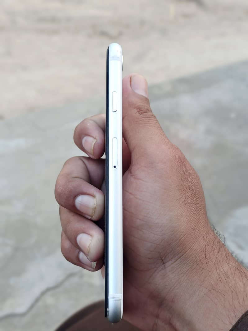 Apple iPhone SE 2 5