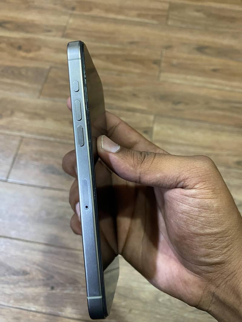 Apple iPhone 15 Pro Max 2