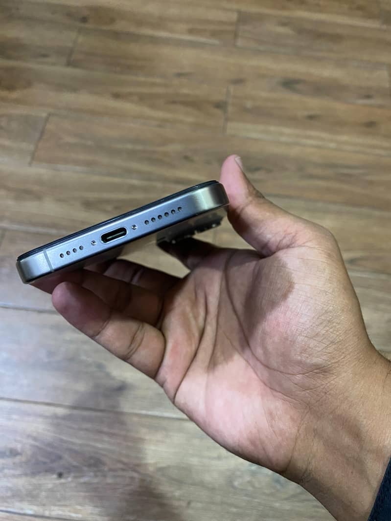 Apple iPhone 15 Pro Max 5