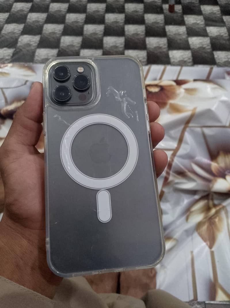 iphone 12 pro max 4