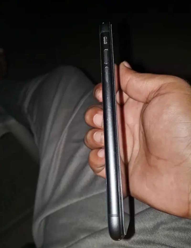 Apple iPhone 11 3