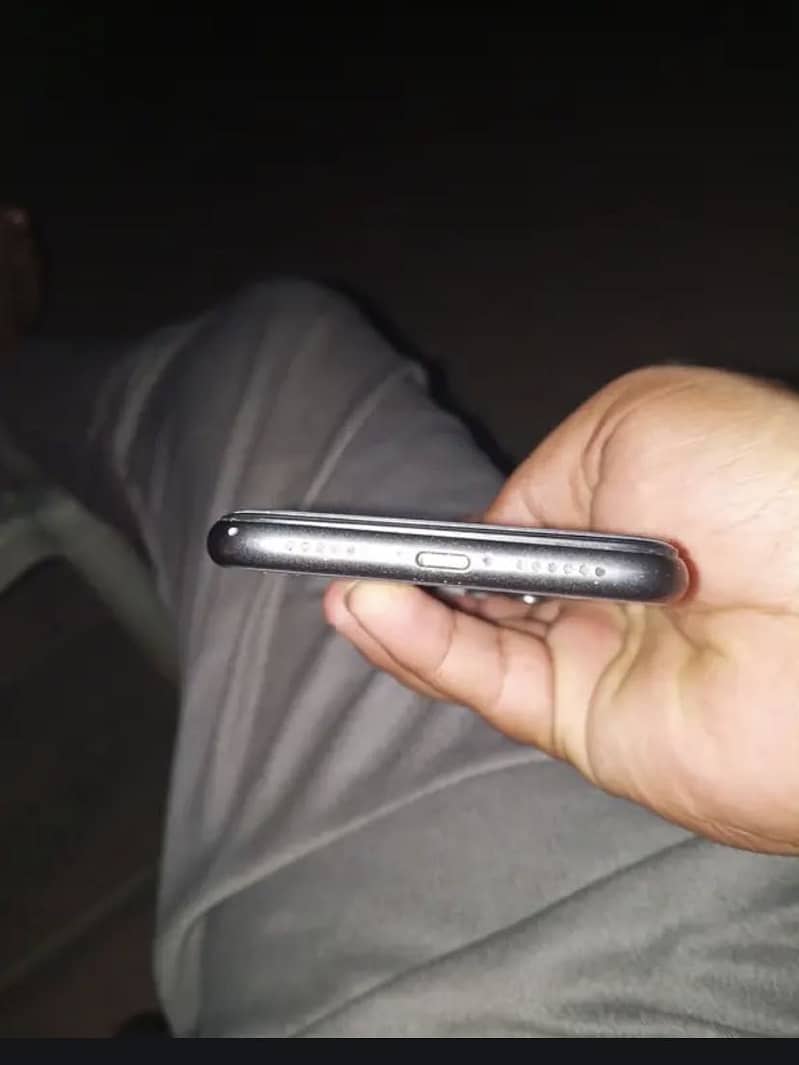 Apple iPhone 11 7