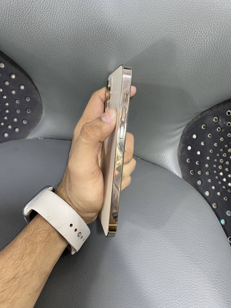 Apple iPhone 12 Pro 2