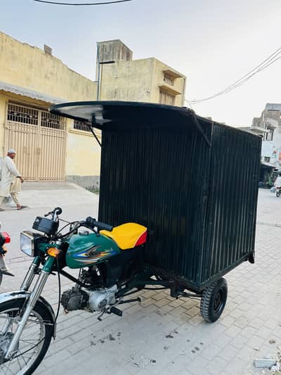 United 100cc Loader Rickshaw -Enclosed Green body -Excellent Conditio
