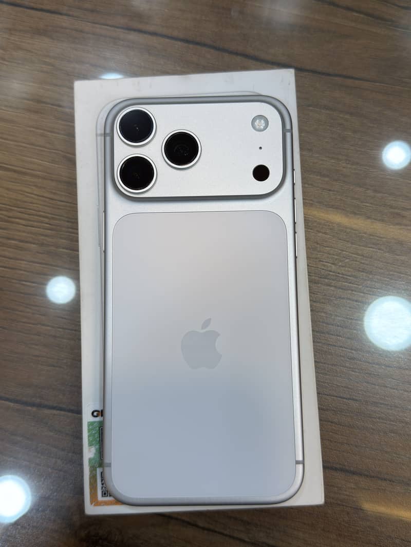 Apple iPhone 17 Pro Max 1