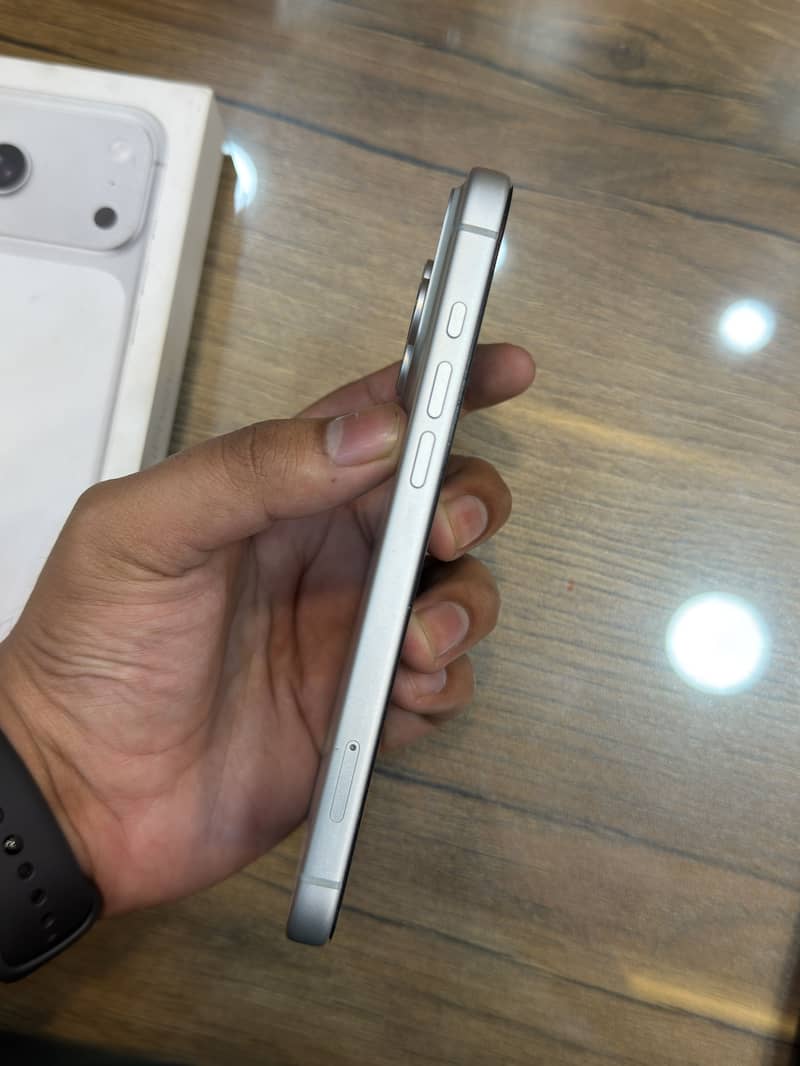Apple iPhone 17 Pro Max 2