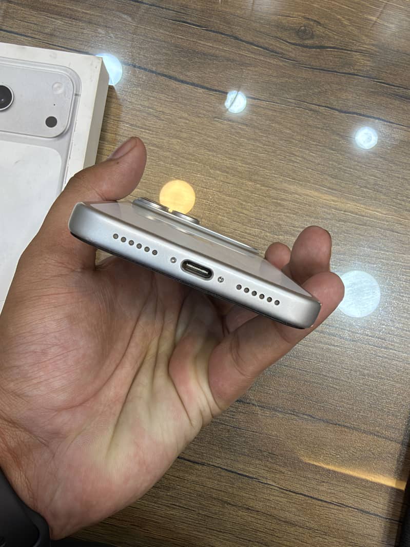 Apple iPhone 17 Pro Max 3
