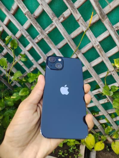 Apple iPhone 13