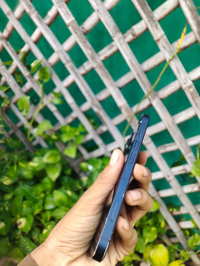 Apple iPhone 13 3