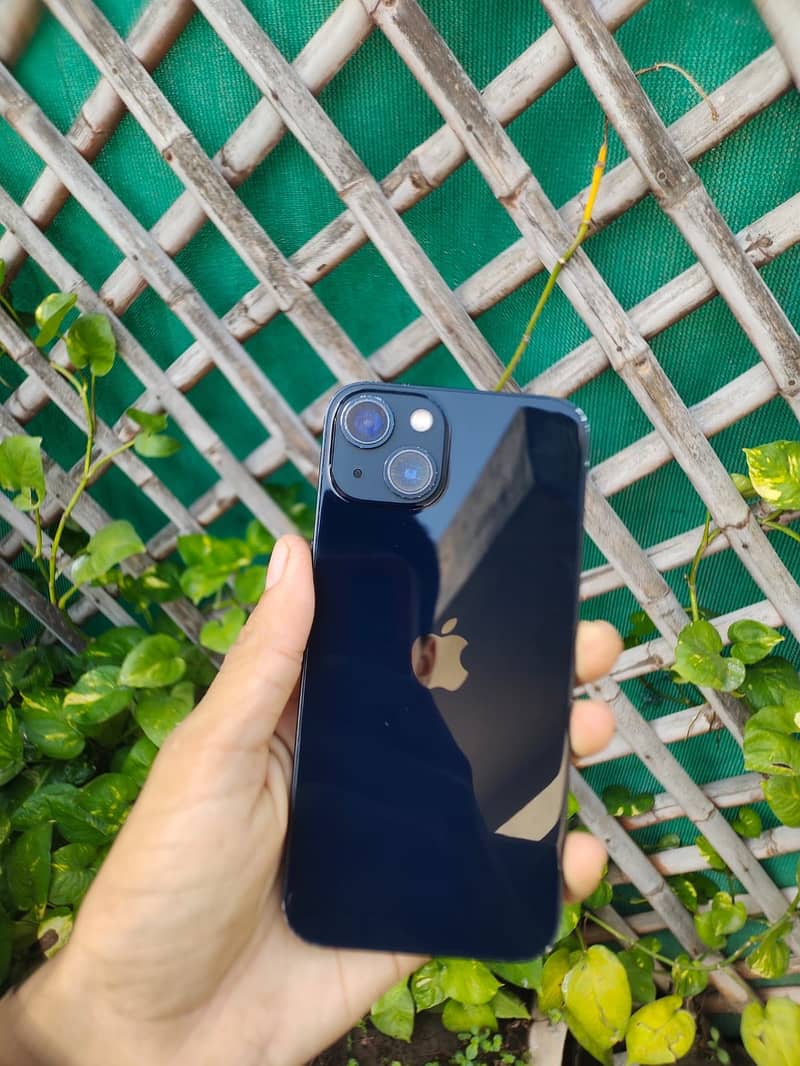 Apple iPhone 13 4