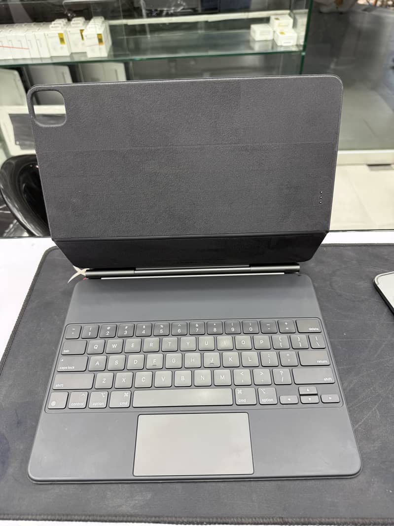Apple Magic Keyboard 1