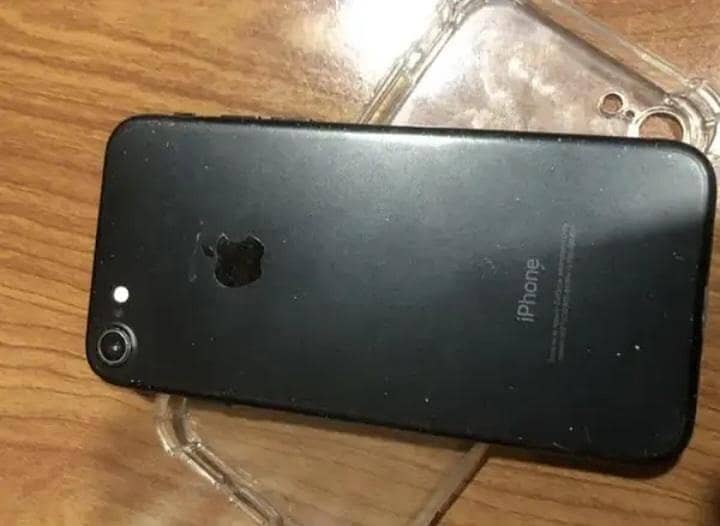 Apple iPhone 7 0