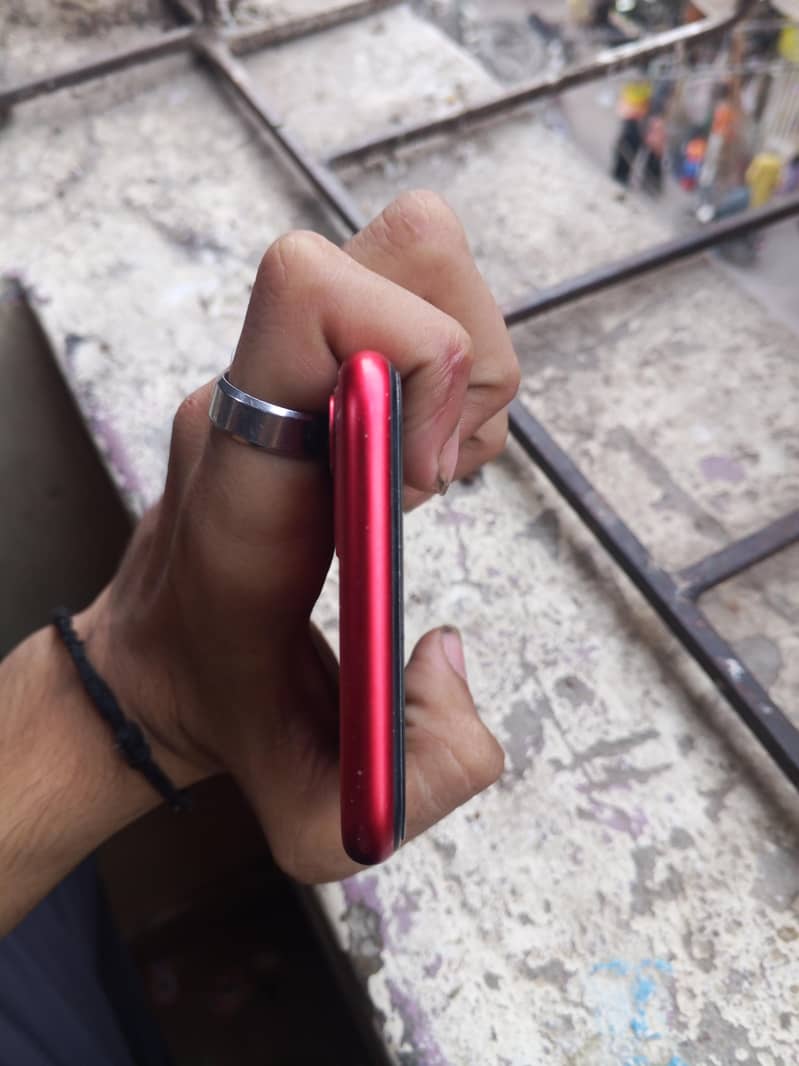 Apple iPhone 11 4