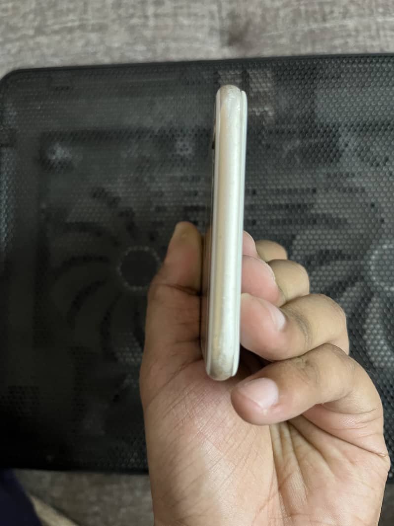 Apple iPhone 6 Plus 4