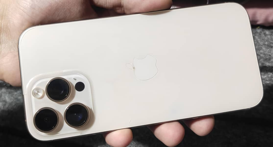 Apple iPhone 16 Pro Max 0
