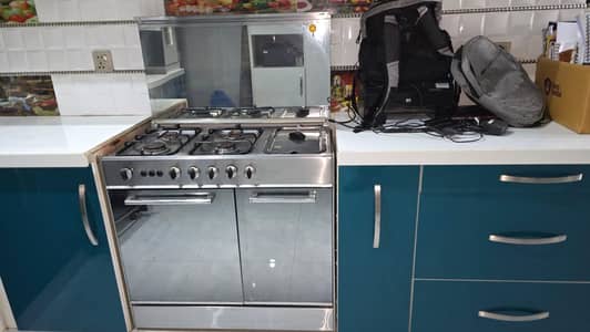 stove and Oven w 4 burner and deep fryer  Price negotiatable