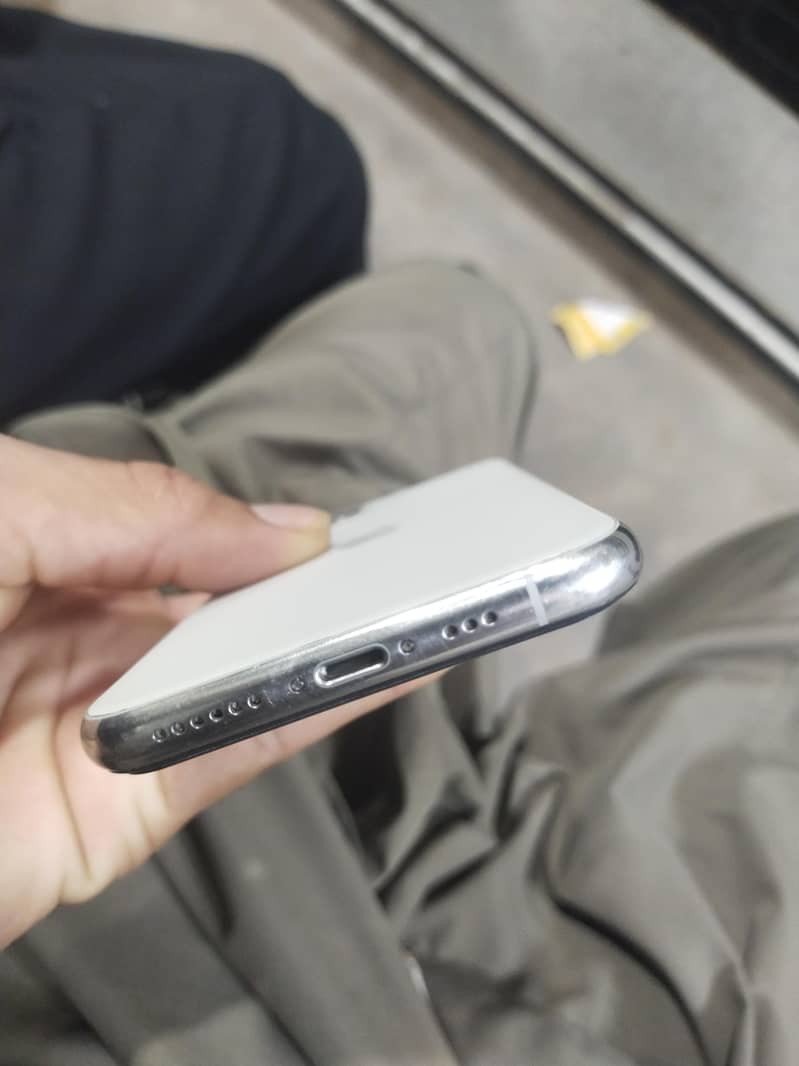 Apple iPhone 11 Pro 1