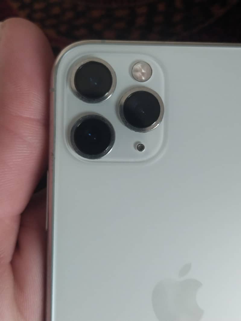 Apple iPhone 11 Pro 3