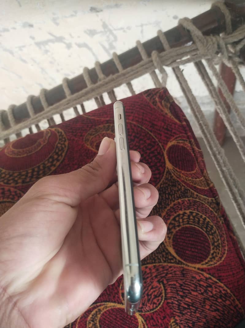 Apple iPhone 11 Pro 7