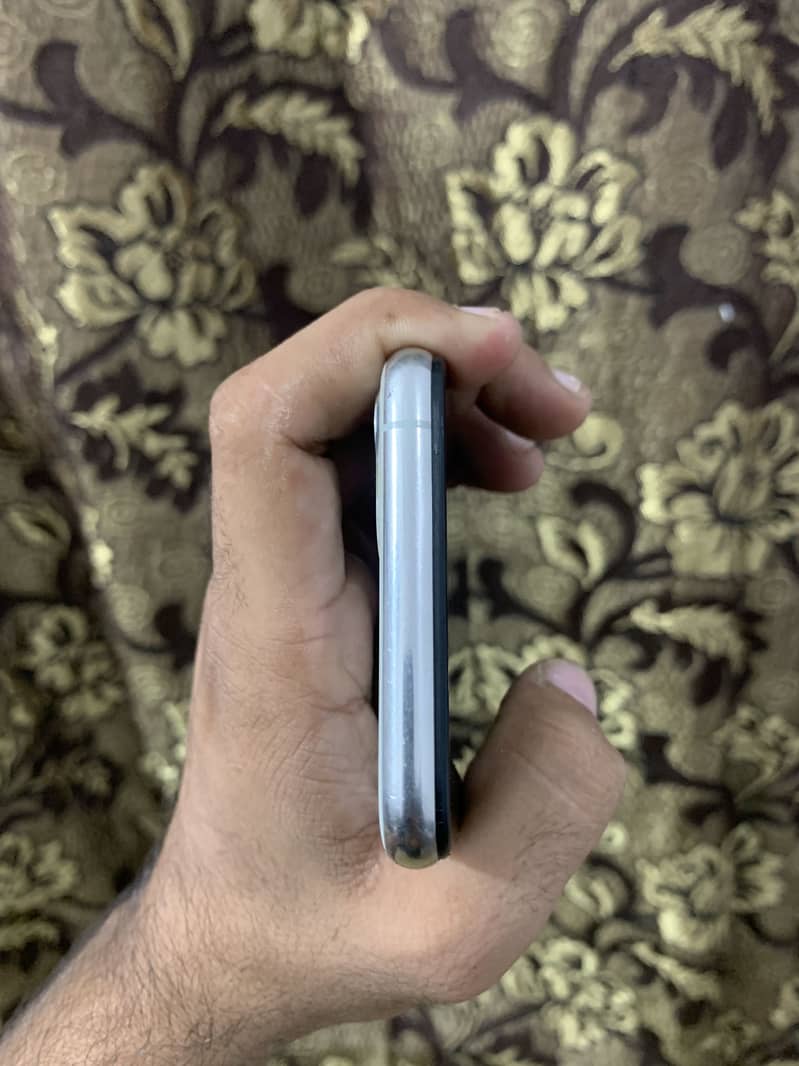 Apple iPhone 11 Pro 2