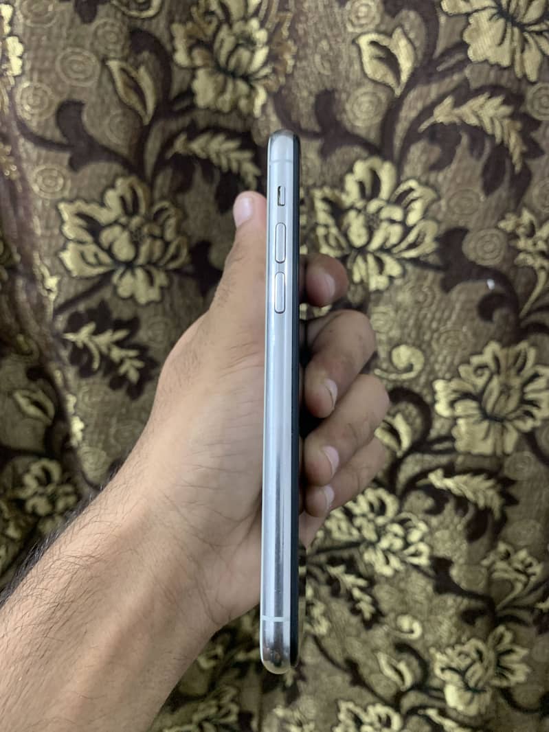 Apple iPhone 11 Pro 3