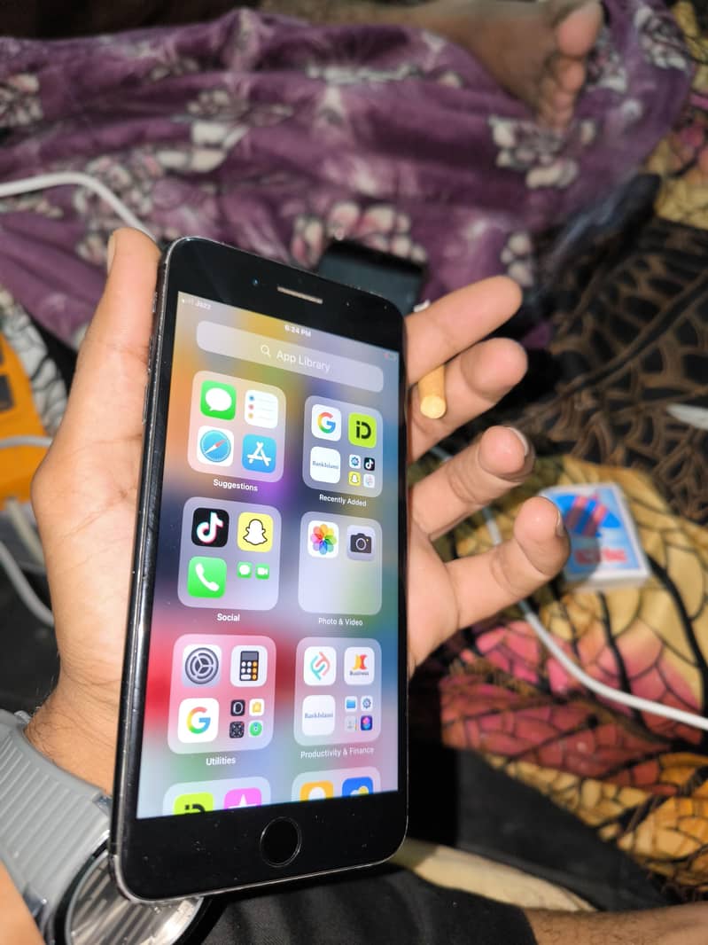 Apple iPhone 7 Plus 1