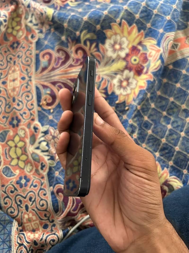 Apple iPhone 12 mini 1
