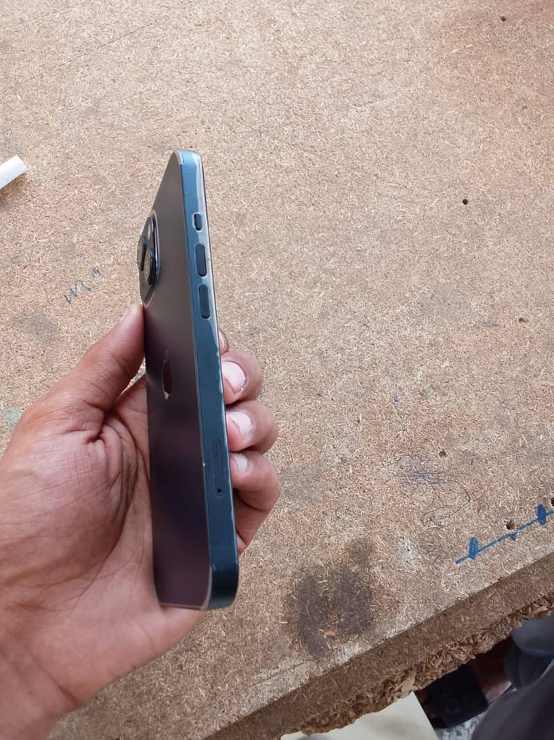 Apple iPhone 13 2