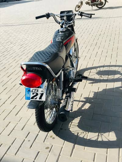 Honda 125 Model 2024 lush condition with security alarm