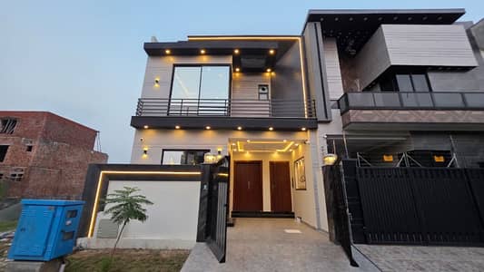 Stunning 5 Marla Family Home in Lake City Must See!