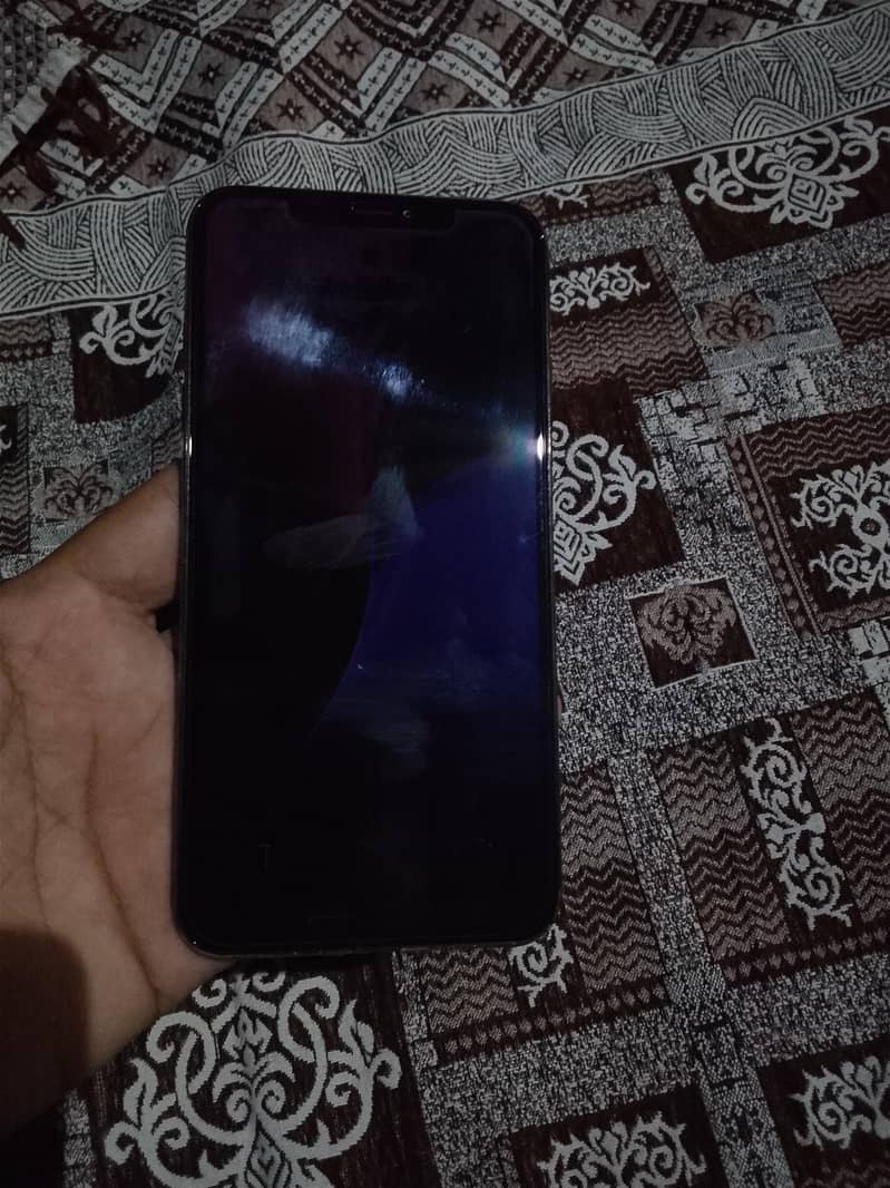 Apple iPhone XS Max 3